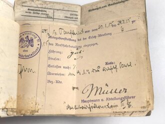1. Weltkrieg, Militärpaß eines einjährig Freiwilligen im hessischen Infanterie Regiment 81. Eingetragene Landwehr Dienstauszeichnung II. Klasse. Während des 1. Weltkrieg zum immobilen Kraftwagen depot nach Frankfurt / Main versetzt.