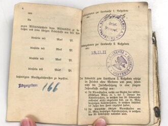 1. Weltkrieg, Militärpaß eines einjährig Freiwilligen im hessischen Infanterie Regiment 81. Eingetragene Landwehr Dienstauszeichnung II. Klasse. Während des 1. Weltkrieg zum immobilen Kraftwagen depot nach Frankfurt / Main versetzt.