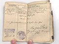 1. Weltkrieg, Militärpaß eines einjährig Freiwilligen im hessischen Infanterie Regiment 81. Eingetragene Landwehr Dienstauszeichnung II. Klasse. Während des 1. Weltkrieg zum immobilen Kraftwagen depot nach Frankfurt / Main versetzt.