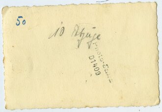 Nachrichtengerät im Schnee, Maße 9,5 x 6 cm