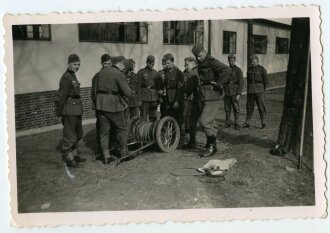 Angehörige der Nachrichtentruppe, Maße 9,5 x 6 cm
