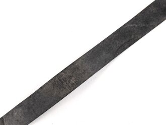 Ausgeh Koppel für Angehörige des Heeres. Aluminiumschloss mit aufgelegtem Emblem, der Lacklederriemen weich. Ungereinigt. Länge des Riemen 104cm