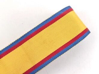Rumänien, Band zur Medaille Mannhaftigkeit und Treue . Breite 30mm, sie erhalten je 15cm von der Rolle abgeschnitten