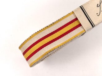 Spanien, Bündel Ordensband für die Bandspange zur Militärverdienstmedaille. Breite 15mm, in der originalen Banderole, laut dieser 10 Meter
