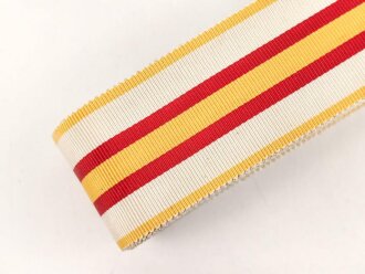 Spanien, Ordensband zur Militärverdienstmedaille . Breite 30mm, sie erhalten je 15cm abgeschnitten
