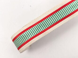 Ungarn, Ordensband zur Bandspange der Kriegs Erinnerungsmedaille 1914-1918. Breite 15mm, sie erhalten je 10 cm von der Rolle abgeschnitten