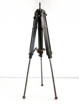 Gestell für Optik Reichswehr und frühe Wehrmacht, passend für Scherenfernrohr, Richtkreis, K-Blink.., Lichtsprechgerät. Guter Zustand, überlackiertes Stück, der oberste Teil lässt sich nicht ausziehen ( leicht verzogen und verbogen )