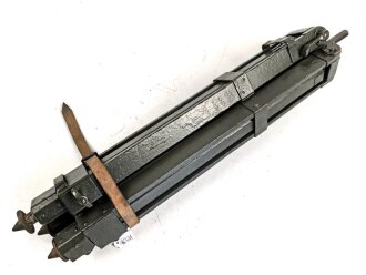 Gestell für Optik Reichswehr und frühe Wehrmacht, passend für Scherenfernrohr, Richtkreis, K-Blink.., Lichtsprechgerät. Guter Zustand, überlackiertes Stück, der oberste Teil lässt sich nicht ausziehen ( leicht verzogen und verbogen )