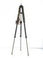 Gestell für Optik Reichswehr und frühe Wehrmacht, passend für Scherenfernrohr, Richtkreis, K-Blink.., Lichtsprechgerät. Guter Zustand, originaler Trageriemen. Zapfen original ?