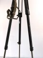 Gestell für Optik Reichswehr und frühe Wehrmacht, passend für Scherenfernrohr, Richtkreis, K-Blink.., Lichtsprechgerät. Guter Zustand, originaler Trageriemen. Zapfen original ?