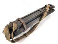Gestell für Optik Reichswehr und frühe Wehrmacht, passend für Scherenfernrohr, Richtkreis, K-Blink.., Lichtsprechgerät. Guter Zustand, originaler Trageriemen. Zapfen original ?