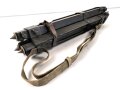 Gestell für Optik Reichswehr und frühe Wehrmacht, passend für Scherenfernrohr, Richtkreis, K-Blink.., Lichtsprechgerät. Guter Zustand, originaler Trageriemen. Zapfen original ?