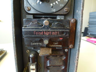 Feldfu b2, Baujahr 1944, Originallack, guter Zustand, mit Bandantenne. Funktion nicht geprüft