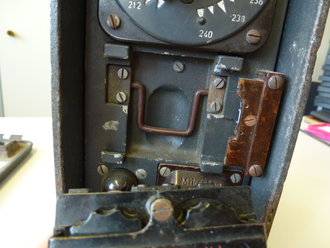Feldfu b2, Baujahr 1944, Originallack, guter Zustand, mit Bandantenne. Funktion nicht geprüft