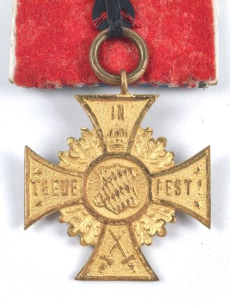 Bayern, Mitgliedsabzeichen Verein ehemaliger Angehöriger im Infanterie Regiment 15. Das Band ist auf einem Stück neuzeitlichen Karton befestigt