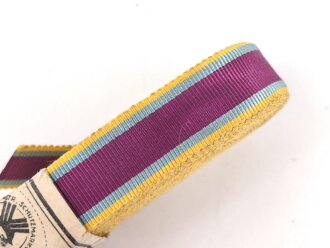 Mecklenburg Schwerin, Bündel Ordensband für die Bandspange zum Hausorden der Wendischen Krone. Breite 15mm, in der originalen Banderole, laut dieser 10 Meter