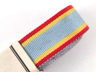 Mecklenburg Schwerin, Bündel Ordensband für die Bandspange zum Militär Verdienstkreuz. Breite 15mm, in der originalen Banderole, laut dieser 10 Meter