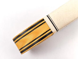 Württemberg, Bündel Ordensband für eine Bandspange zum Charlottenkreuz. Breite 15mm, in der originalen Banderole, laut dieser 10 Meter