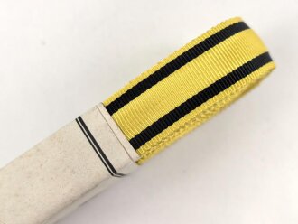 Württemberg, Bündel  Ordensband  zur Bandspange der Militärverdienstmedaille. Breite 15mm, in der originalen Banderole, laut dieser 10 Meter