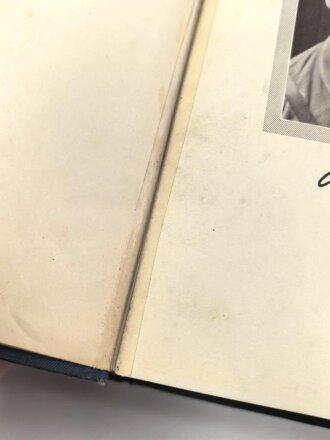 Englische Ausgabe Adolf Hitler "Mein Kampf" in London von "Hurts and Blackett Ltd" publiziert, datiert 1939, Blaue Ganzleinenausgabe
