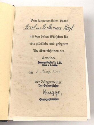 Adolf Hitler "Mein Kampf" Hochzeitsausgabe der Gemeinde Bruck an der Leitha Österreich von 1939, Portrait vorne hat sich gelöst, datiert 1943