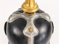 Bayern, Pickelhaube für eine Reserveoffizier der Kavallerie. Kriegsausführung, die vergoldung zum Teil vergangen. Zwei Sternsplinte fehlen. Keine Doppellöcher