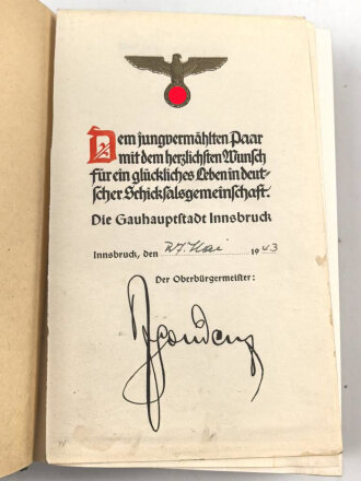Adolf Hitler "Mein Kampf" Hochzeitsausgabe / Kriegsausgabe von 1940 der Gauhauptstadt Innsbruck, Widmung lose innliegend, datiert 1943