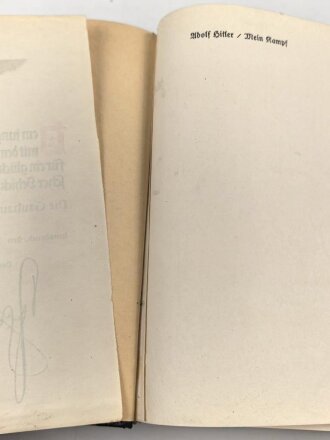 Adolf Hitler "Mein Kampf" Hochzeitsausgabe / Kriegsausgabe von 1940 der Gauhauptstadt Innsbruck, Widmung lose innliegend, datiert 1943