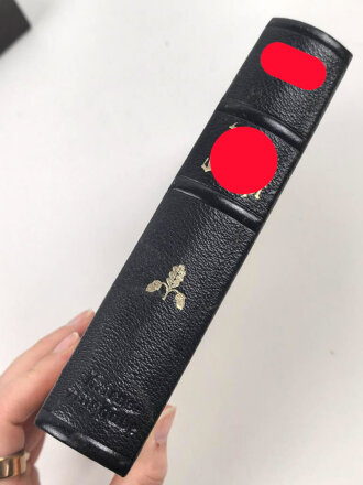 Adolf Hitler "Mein Kampf" Auflage von 1942, Hochzeitsausgabe / Kriegsausgabe der Stadt Wien mit Widmung von 1943, im Schuber. Sehr guter Zustand