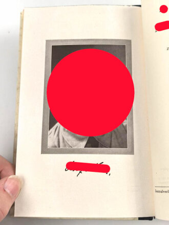 Adolf Hitler "Mein Kampf" Auflage von 1942, Hochzeitsausgabe / Kriegsausgabe der Stadt Wien mit Widmung von 1943, im Schuber. Sehr guter Zustand