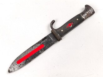 Fahrtenmesser für Angehörige der Hitlerjugend. Frühe Ausführung mit Devise, Hersteller M7/8. Raute wackelt leicht wie es sein soll. Ungereinigt