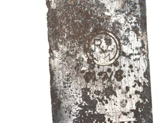 Fahrtenmesser für Angehörige der Hitlerjugend. Frühe Ausführung mit Devise, Hersteller M7/8. Raute wackelt leicht wie es sein soll. Ungereinigt