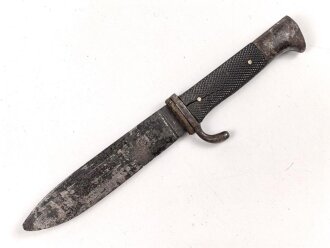 Fahrtenmesser für Angehörige der Hitlerjugend. Frühe Ausführung mit Devise, Hersteller M7/8. Raute wackelt leicht wie es sein soll. Ungereinigt