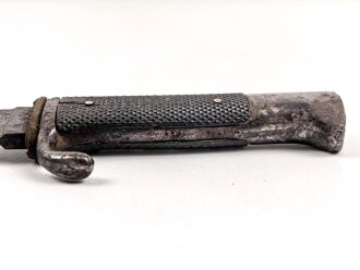 Fahrtenmesser für Angehörige der Hitlerjugend. Frühe Ausführung mit Devise, Hersteller M7/8. Raute wackelt leicht wie es sein soll. Ungereinigt