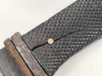 Fahrtenmesser für Angehörige der Hitlerjugend. Frühe Ausführung mit Devise, Hersteller M7/8. Raute wackelt leicht wie es sein soll. Ungereinigt