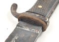Fahrtenmesser für Angehörige der Hitlerjugend. Frühe Ausführung mit Devise, Hersteller M7/8. Raute wackelt leicht wie es sein soll. Ungereinigt