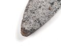 Fahrtenmesser für Angehörige der Hitlerjugend. Frühe Ausführung mit Devise, Hersteller M7/8. Raute wackelt leicht wie es sein soll. Ungereinigt