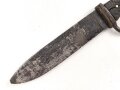 Fahrtenmesser für Angehörige der Hitlerjugend. Frühe Ausführung mit Devise, Hersteller M7/8. Raute wackelt leicht wie es sein soll. Ungereinigt