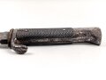 Fahrtenmesser für Angehörige der Hitlerjugend. Frühe Ausführung mit Devise, Hersteller M7/8. Raute wackelt leicht wie es sein soll. Ungereinigt