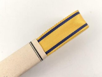 Braunschweig, Nichtkämpferband für die Bandspange zum Kriegsverdienstkreuz 2. Klasse. Breite 15mm, in der originalen Banderole, laut dieser 10 Meter