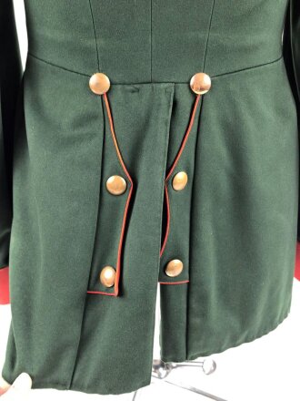 Preussen, Waffenrock für einen Angehörigen im Garde Jäger Btl. Eigentumstück in gutem Gesamtzustand, mit  Schiesspreis 1908. Namensetikett in der linken Achsel. Guter Gesamtzustand, selten