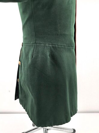 Preussen, Waffenrock für einen Angehörigen im Garde Jäger Btl. Eigentumstück in gutem Gesamtzustand, mit  Schiesspreis 1908. Namensetikett in der linken Achsel. Guter Gesamtzustand, selten