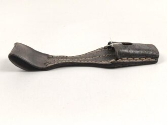 1. Weltkrieg, Koppelschuh zum Seitengewehr M98/05 und breite Aushilfsseitengewehre. Getragenes Stück, datiert 1918.