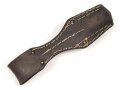 1. Weltkrieg, Koppelschuh zum Seitengewehr M98/05 und breite Aushilfsseitengewehre. Getragenes Stück, datiert 1918.