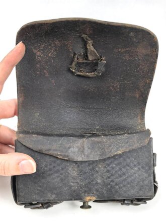 Frankreich ? , lederner Kartuschkasten in gutem Zustand, breite 15,5cm