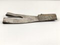 Koppelschuh für ein Seitengewehr, geweisstes Leder, Breite oben knapp 12cm, Gesamthöhe etwa 27,5cm