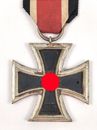 Eisernes Kreuz 2. Klasse 1939 am Band. Im Bandring...