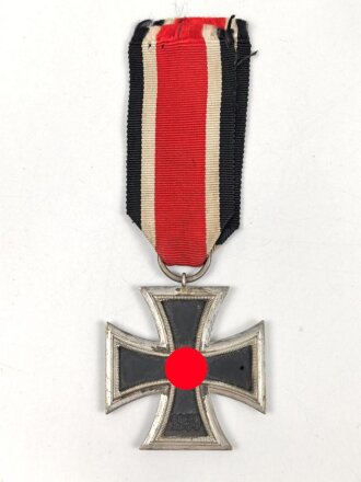 Eisernes Kreuz 2. Klasse 1939 am Band. Im Bandring...