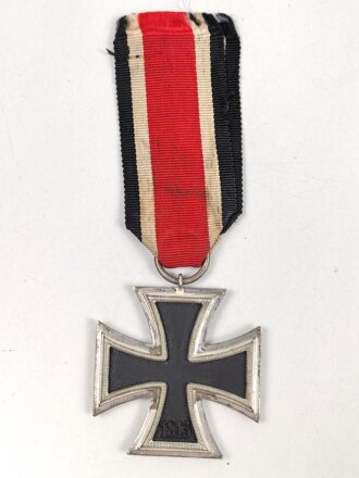 Eisernes Kreuz 2. Klasse 1939 am Band. Im Bandring Hersteller " 23" für Arbeitsgemeinschaft für Heeresbedarf in der Graveur & Ziselierinnung, Berlin. Volle Schwärzung, guter Zustand