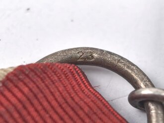 Eisernes Kreuz 2. Klasse 1939 am Band. Im Bandring Hersteller " 23" für Arbeitsgemeinschaft für Heeresbedarf in der Graveur & Ziselierinnung, Berlin. Volle Schwärzung, guter Zustand